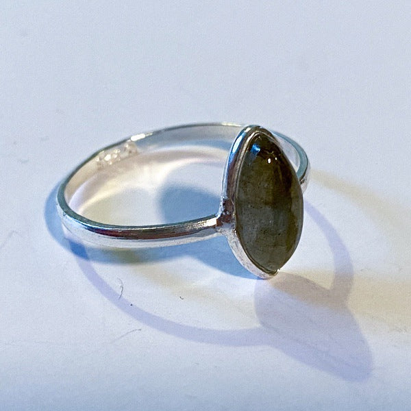Pointed Oval Labradorite Ring (PG54)