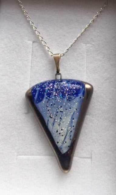 Blue-White Platinum Celtic Glitter Pendant (A153)