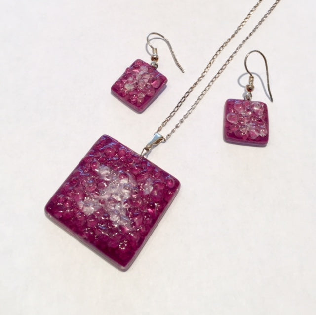 Violet and White Pendant Set