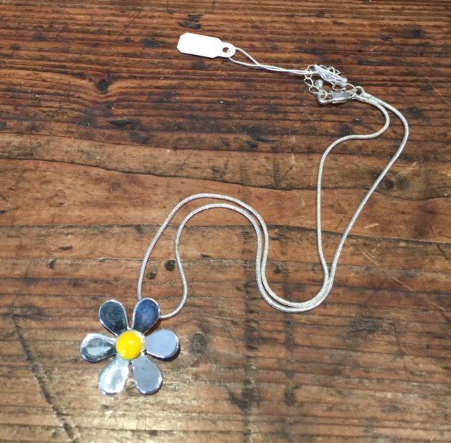 Daisy Flower Pendant (Yellow)