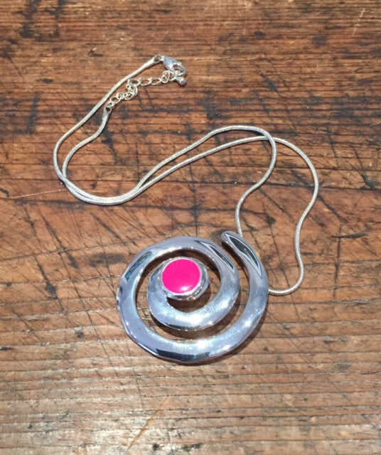 Snail Pendant (Fuchsia Pink)