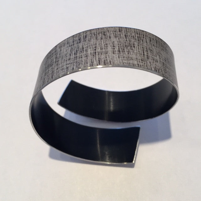 Linen Futures Strip Bangle (Black)