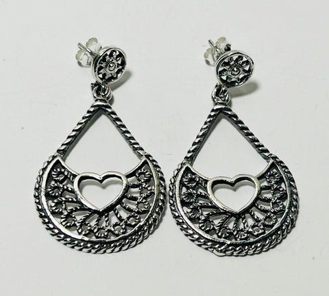 Silver Stud earrings. HEART (PG110)