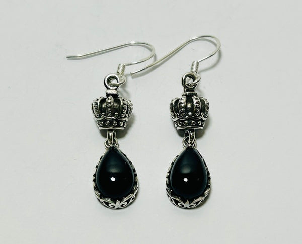 Back Onyx Crown Hook earrings. CAMILA (PG125)