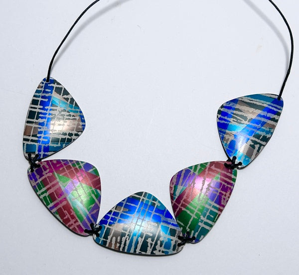 Five-coloured Triangle Necklace (MN100)