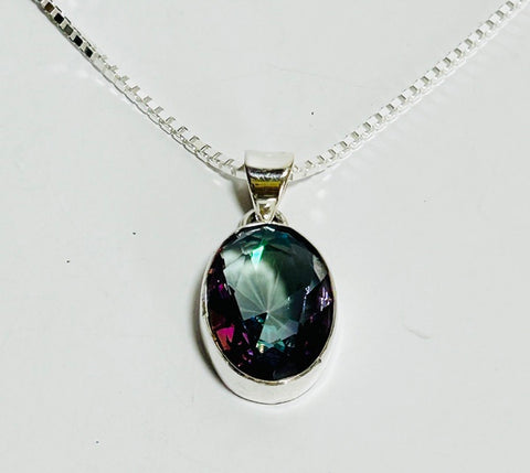 Alaskan Quartz Small Pendant with Silver chain (PG84)