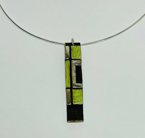Green Pendant. Ceramic jewellery (AR14)