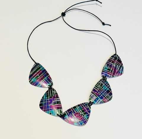 Five-coloured Triangular Necklace (MN100)