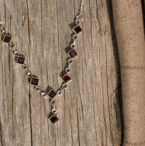 Diamond-shaped Garnet Gem Necklace (CH31)