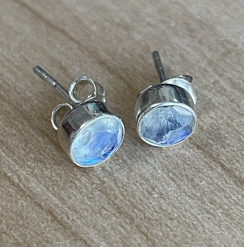 Round Moonstone Stud Earrings (CH47)