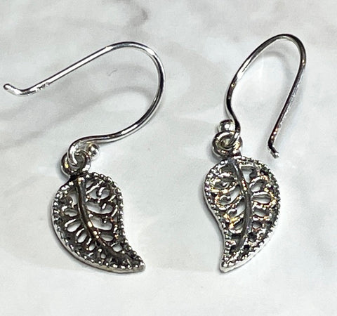 Simple Small Leaf Silver Earrings (KM64)