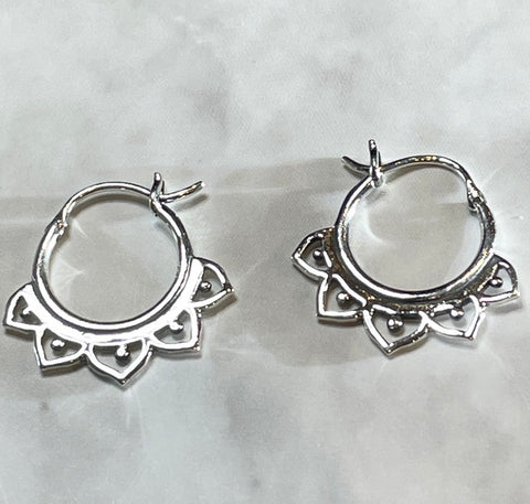 Arabesque Motif Silver Earrings (KM74)