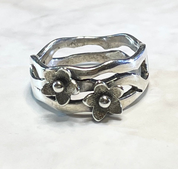 Silver Wavy open band with Two Flowers Ring (KM52)