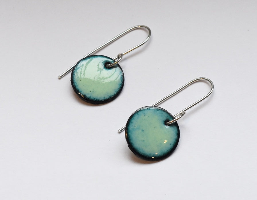 Round Enamel Earrings (Pale Green)