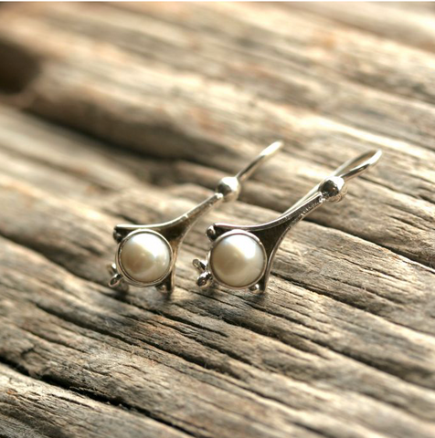 Silver Pearl Dangling Earrings, Celtic design (CH06)